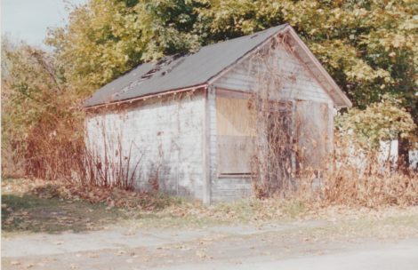 Rabbi Jacob Axelrod had a deli in a small building, now gone, next to Ahavath Sholom synagogue on North Street. (Bernard A. Drew photo 1998)