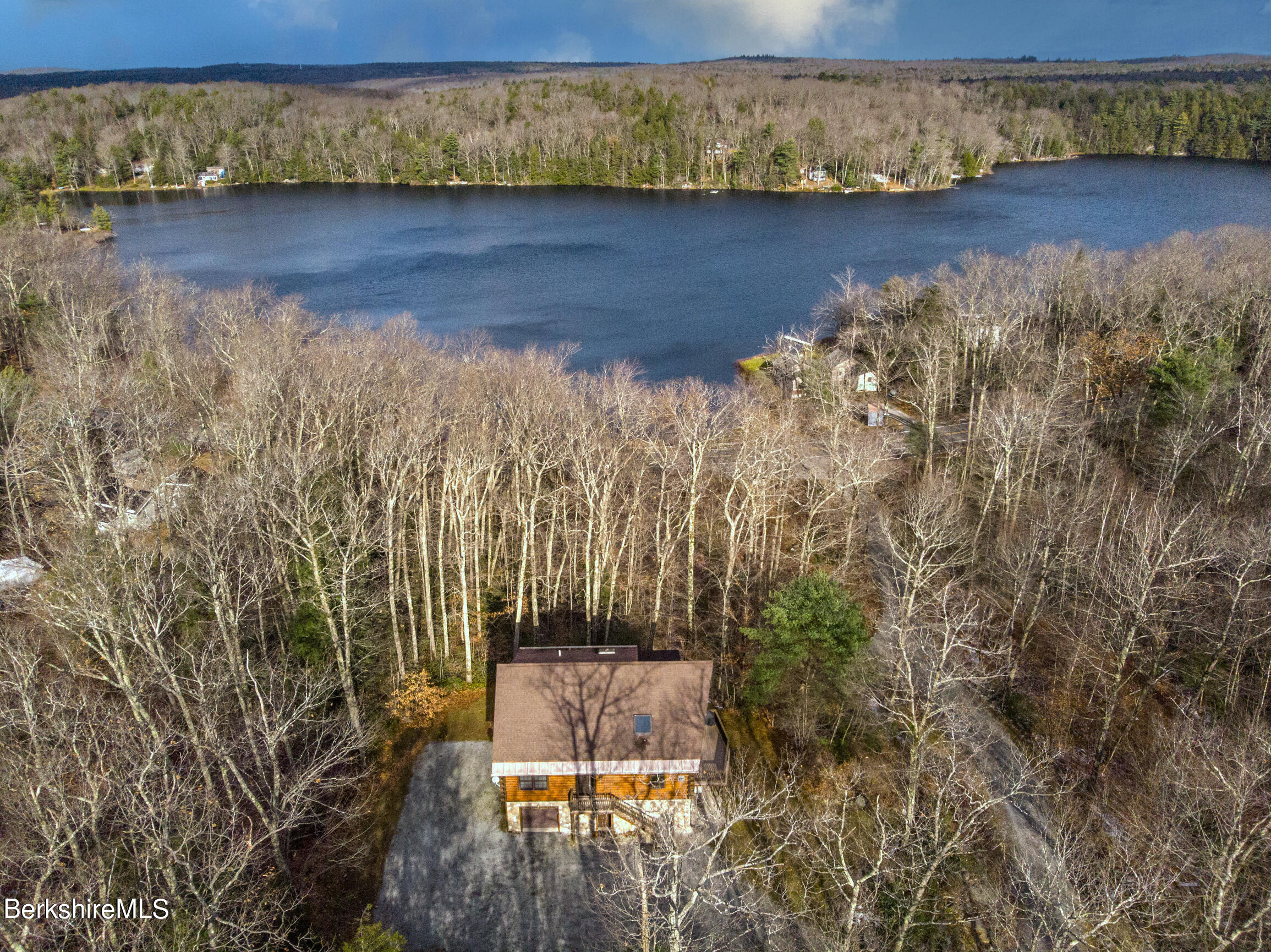 Stunning tri-level contemporary cabin - The Berkshire Edge - This Stunning Tri