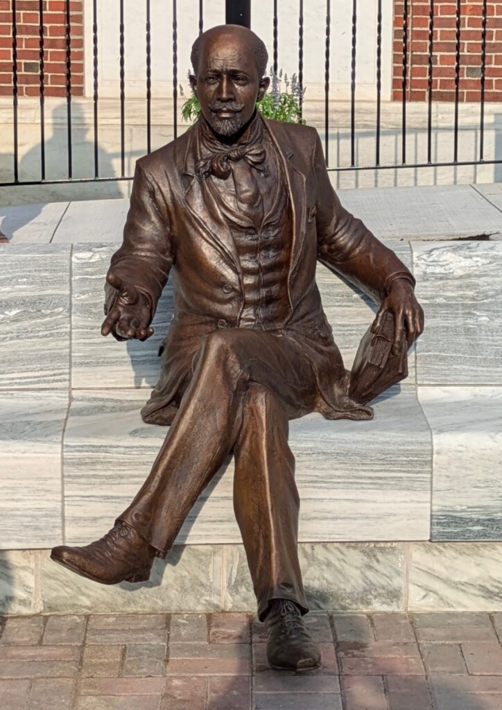 A second view of the W.E.B. Du Bois sculpture. Photo by Shaw Israel Izikson.