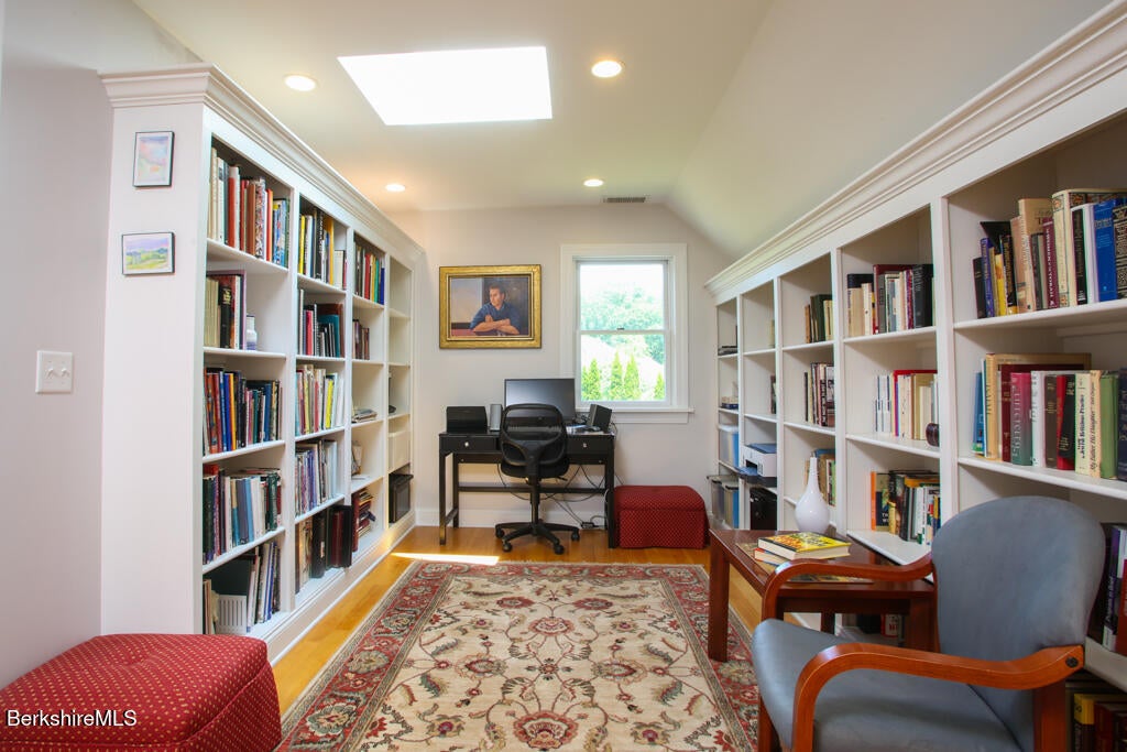 20250805015647212854000000-o