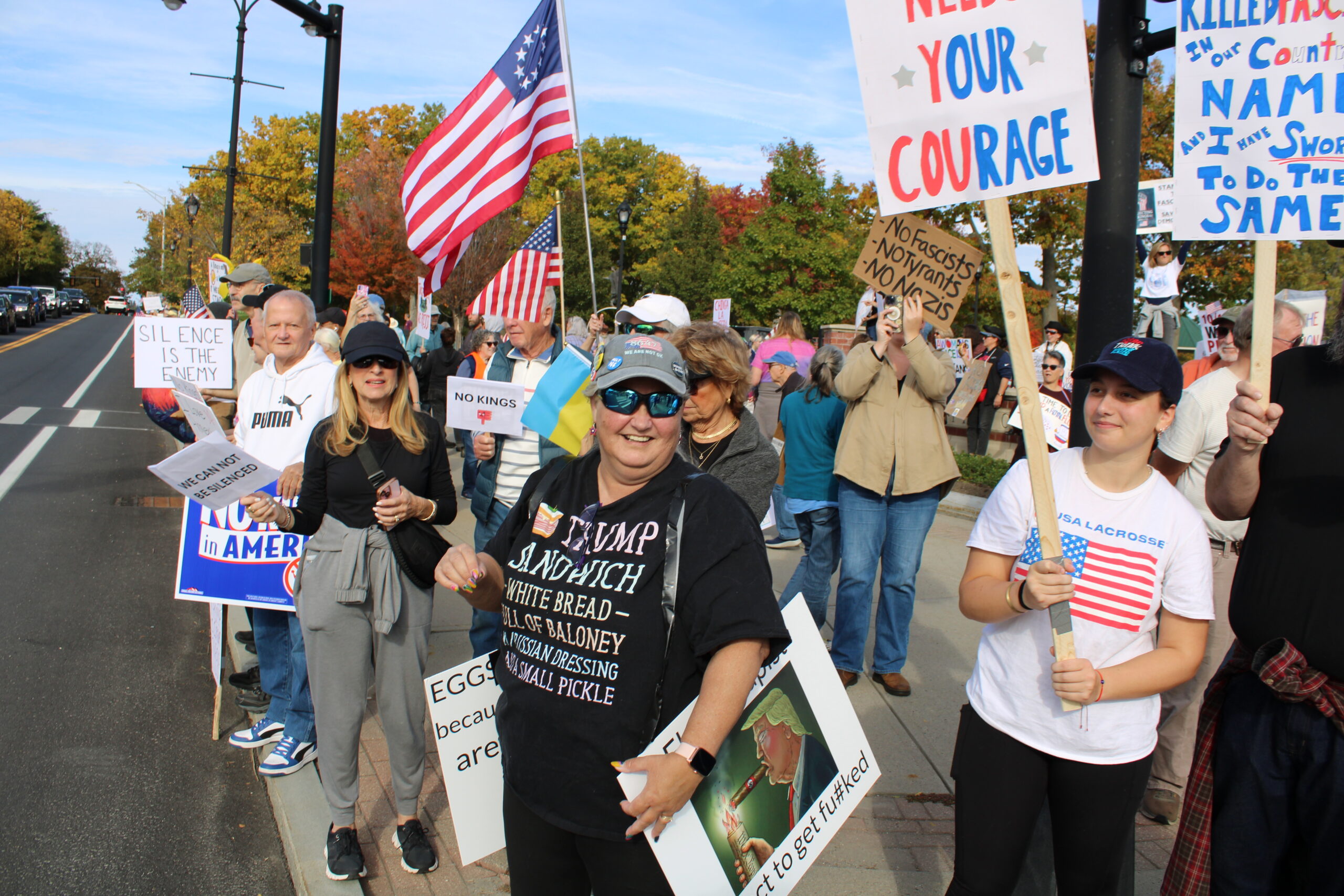 Some of the over 3,000 attendees of the No Kings Rally at The Common on October 18. Photo by Shaw Israel Izikson.