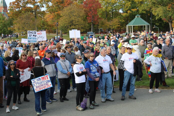 Some of the over 3,000 attendees of the No Kings Rally at The Common on October 18. Photo by Shaw Israel Izikson.