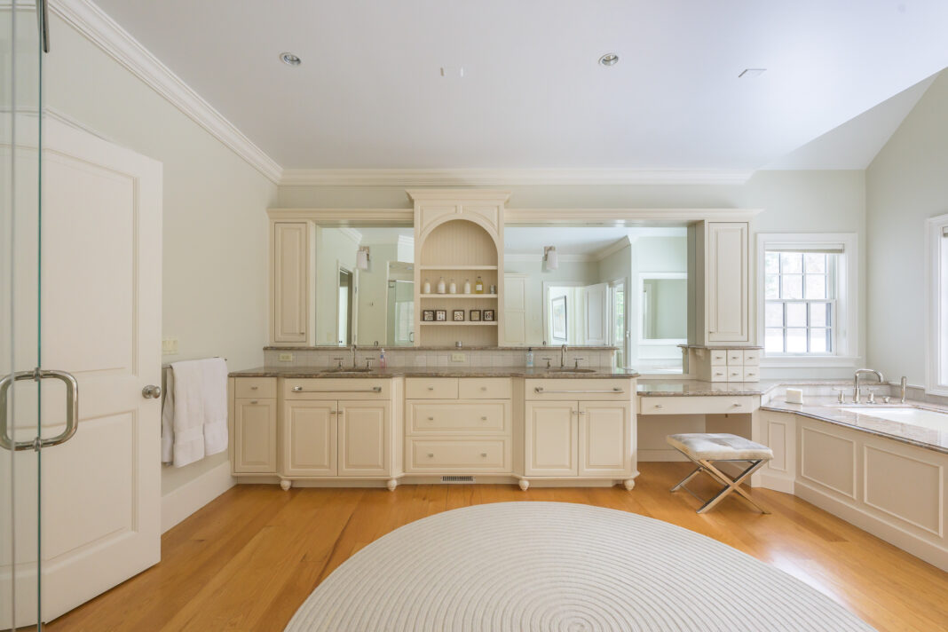 Screen - 58 Round Hill Rd Great Barrington MA 01230-98048