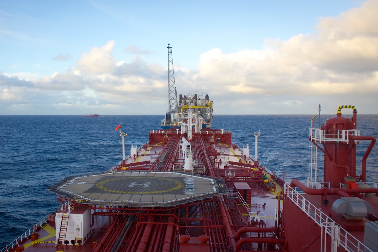 Hormuz Closure Splits Oil Market, Fuels Global Inflation