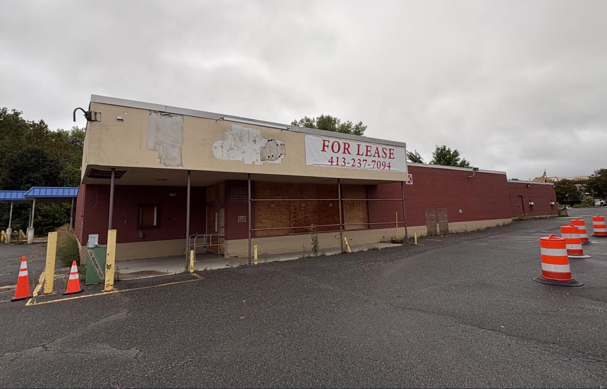 Former Price Chopper sale on hold: Lee officials say contract terms to buy tract 'materially' changed from negotiations while seller touts revisions as only 'details' added to the document